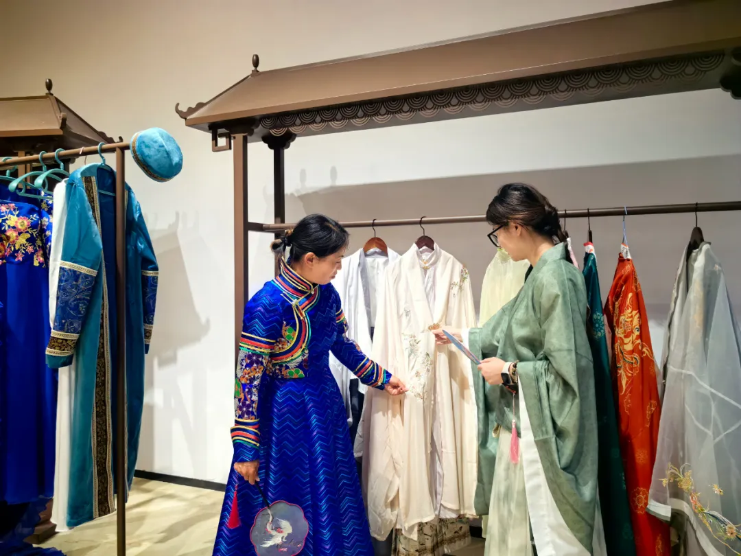 赴国潮古韵之约，赏汉服霓裳之美