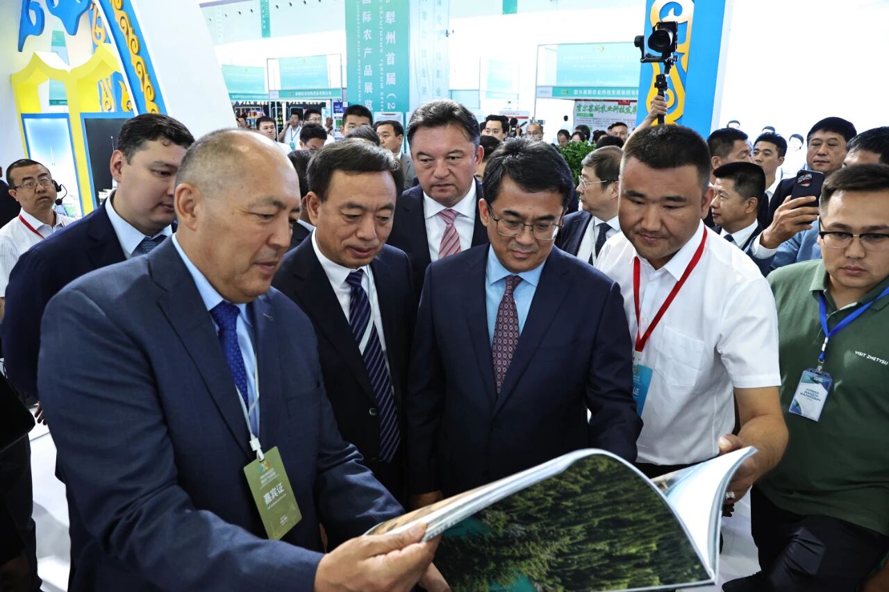 伊犁州首届国际农产品展览会盛大开幕