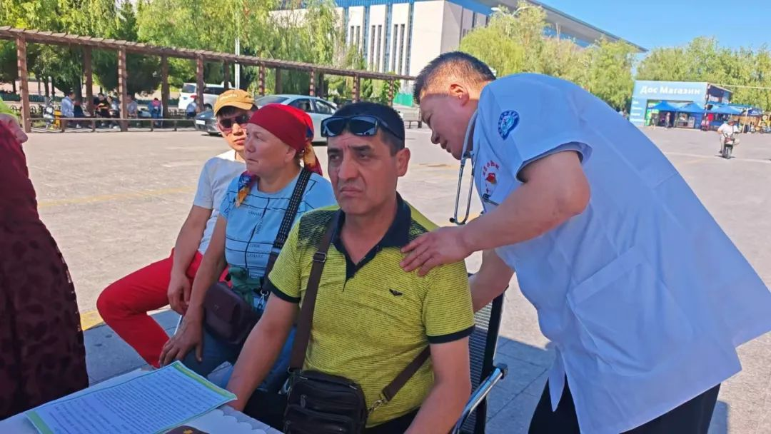 国家对外文化贸易基地（伊犁）中亚岐黄中医中心 端午“圈粉”国际患者.png